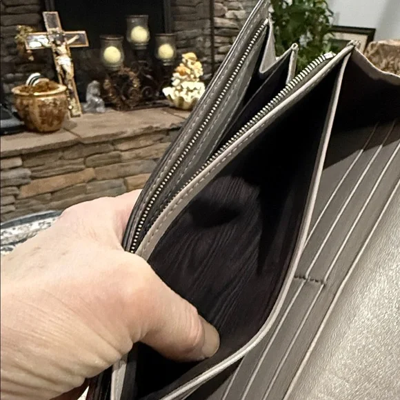 Gucci Purple Leather Zip Wallet with Bamboo Hardware - Picture 10 of 12